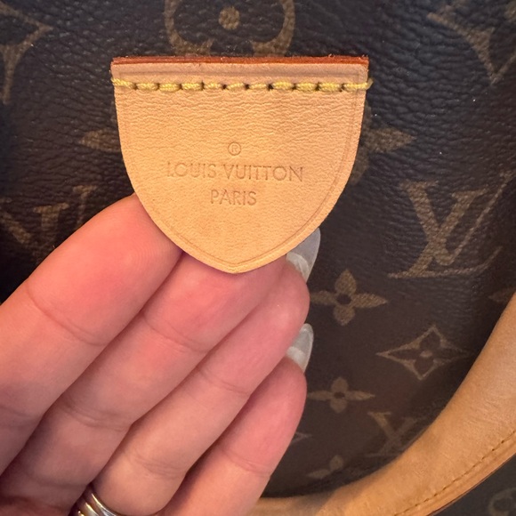Louis Vuitton Rivoli NV MM - Picture 10 of 16